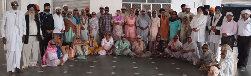 ਵੈਲਫੇਅਰ ਸੁਸਾਇਟੀ ਵਲੋਂ 72 ਮਰੀਜਾਂ ਦੇ ਅੱਖਾਂ ਦੇ ਅਪ੍ਰੇਸ਼ਨ ਕਰਵਾਉਣ ਉਪਰੰਤ ਮਰੀਜਾਂ ਨੂੰ ਘਰੋ-ਘਰੀ ਪਹੁੰਚਾਇਆ।